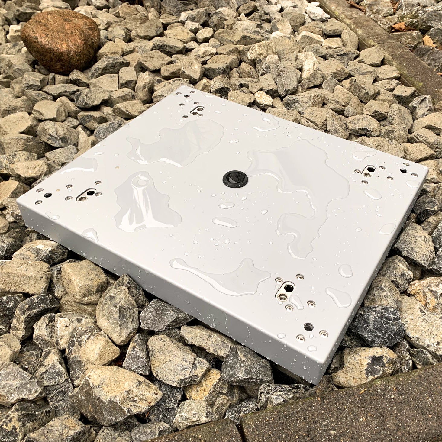 Montagesockel für Paketbox SEVEN | zum Einbetonieren | in Wunschfarbe