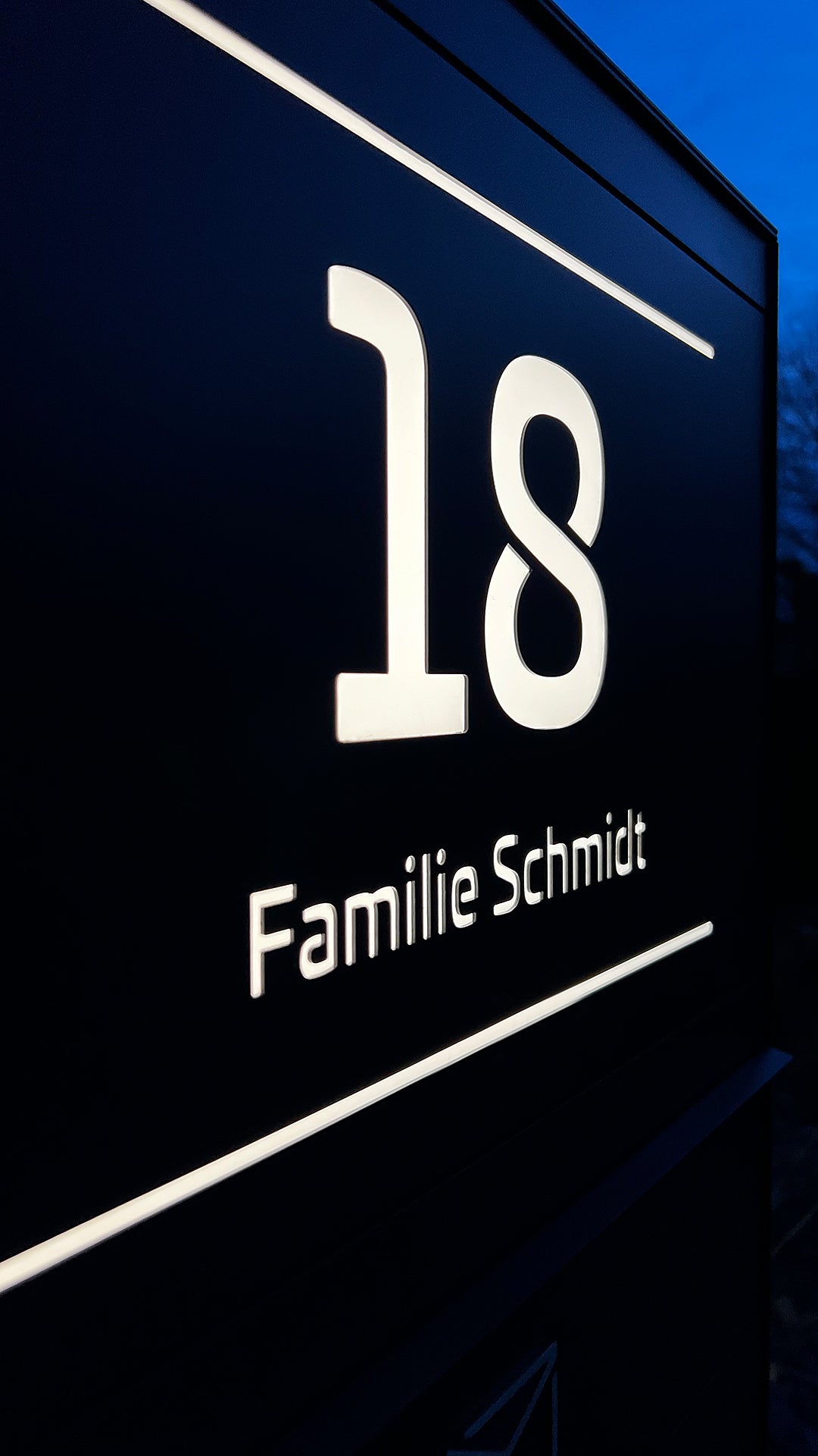Paketbox SEVEN mit Beleuchtung | Entnahmeseite: Vorderseite | 1 Briefkasten | Eisenglimmer Grau DB703